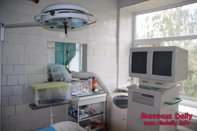 Вінницька волонтерка Юлія Вотчер передала мобільний рентген-апарат у військовий госпіталь під Маріуполем