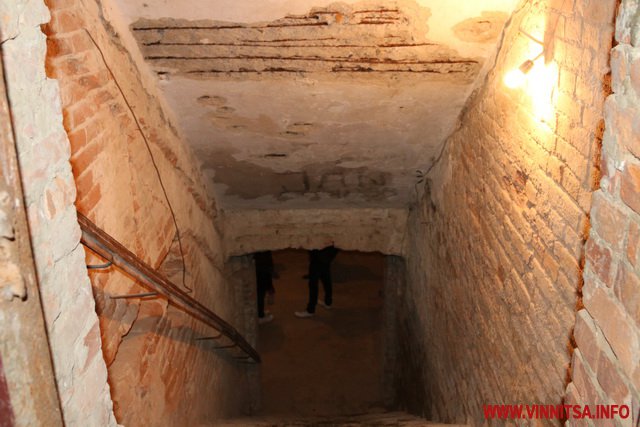 Вінничанам показали приміщення погребів, бомбосховища та пивоварні у підземеллі монастиря капуцинів 