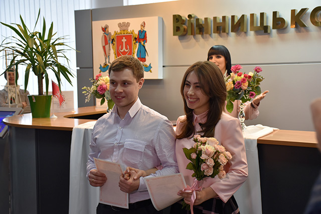 В Вінниці зареєстровано перший шлюб за 24 години