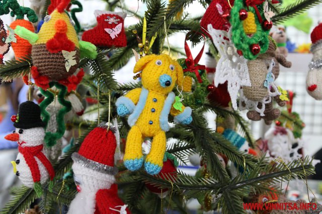 У Вінниці відкрили ювілейну виставку новорічних подарунків «Руками створена краса»