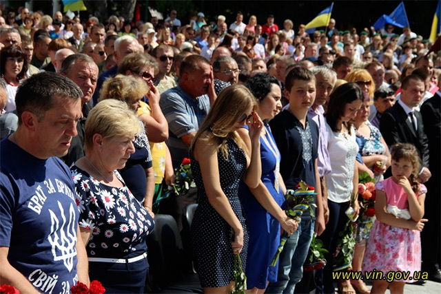 В Могилів-Подільскому відкрили меморіал пам'яті полеглим бійцям  "Площа героїв"
