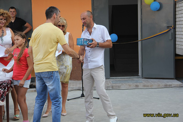 У Вінниці 80 новоселів отримали ключі від нових квартир, збудованих за програмою "Доступне житло"