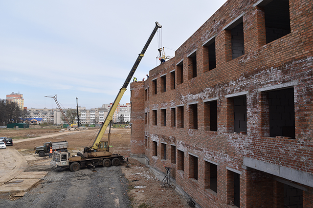 В мікрорайонні Поділля вже збудовано три поверхи першого блоку нової школи