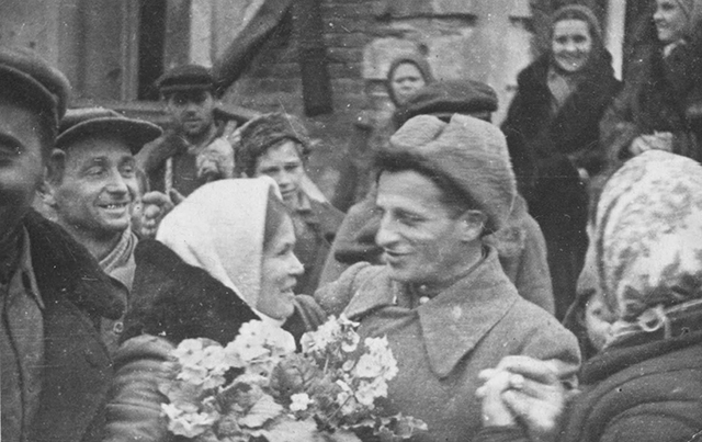 З фондів краєзнавчого музею оприлюднили унікальні фотографії Вінниці у 1944 році