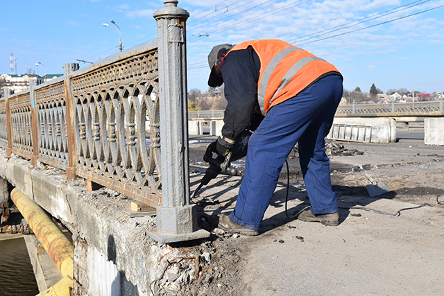У квітні на Київському мосту розпочнеться реконструкція арок та заміна балок 
