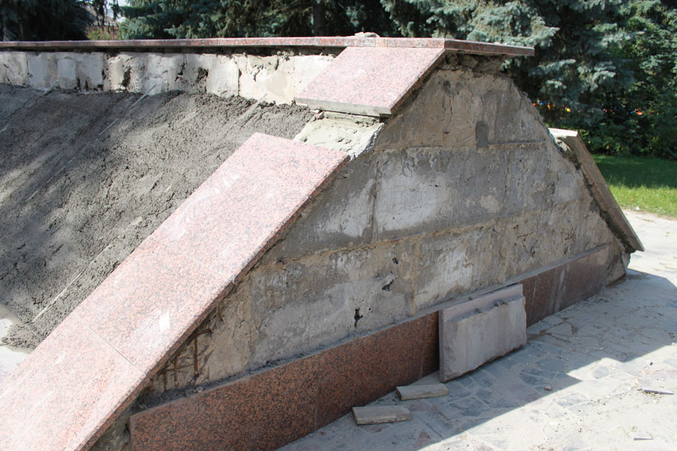 Капремонт "демонтованого" у фейковій новині Меморіалу Слави закінчать до Дня Незалежності