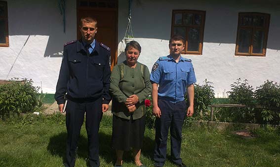 У Мурованокуриловецькому районі за "звільнення сина з міліції" шахрай вимагав у жінки 50 тис грн