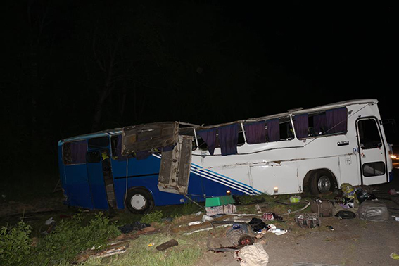 На Вінниччині перекинувся рейсовий автобус: троє осіб загинуло, восьмеро у лікарні