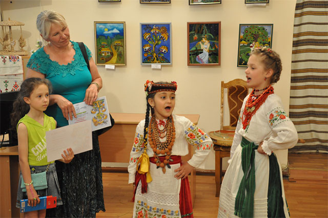 Вінничан запрошують на виставку "Світ очима дитини"