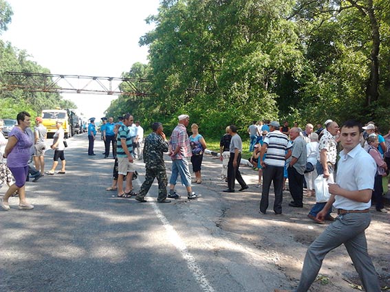В Козятинському районі мешканці перекрили трасу, аби вберегти цукровий завод