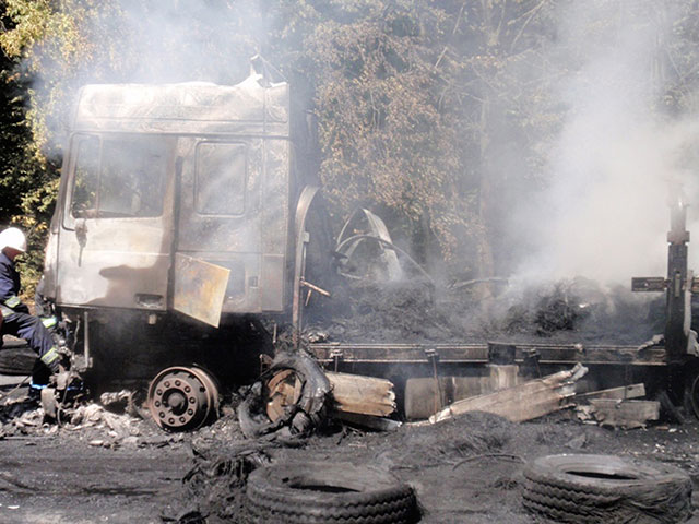 На Вінниччині загорілась фура, яка перевозила  автомобільні шини з Росії у Болгарію