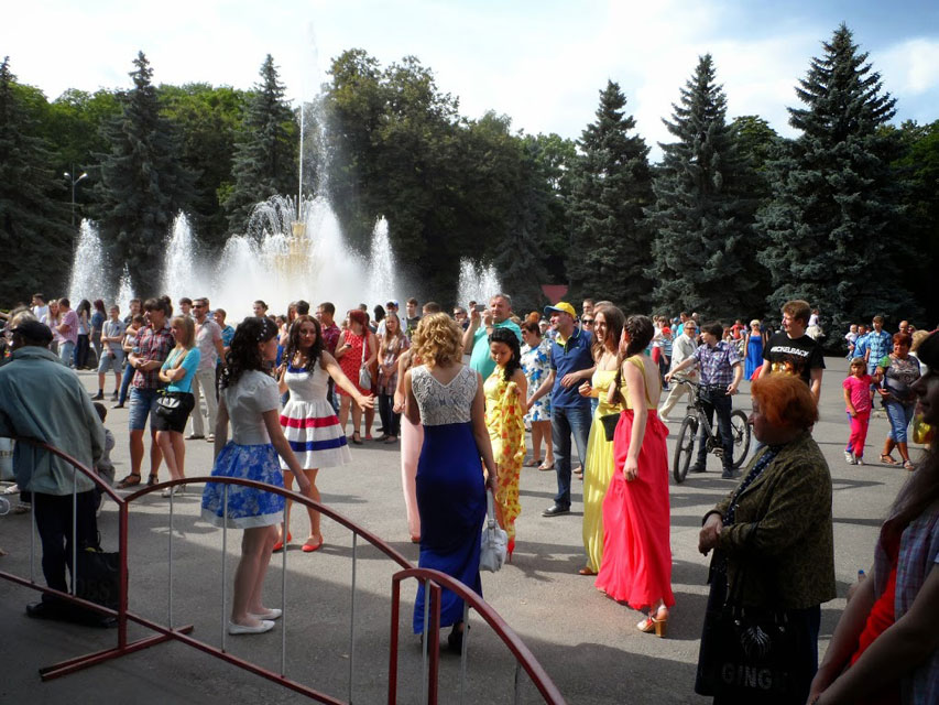 Вінничани піснями відзначили День молоді на площі "Водограю"
