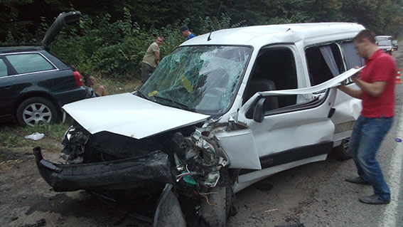 У Немирівському районі зіштовхнулись Citroen та Audi: одна людина загинула 