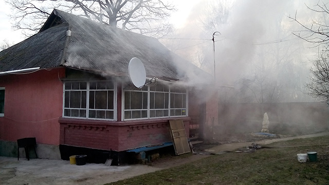 Через порушення правил користування пічним опаленням в Літинському районі загорівся будинок