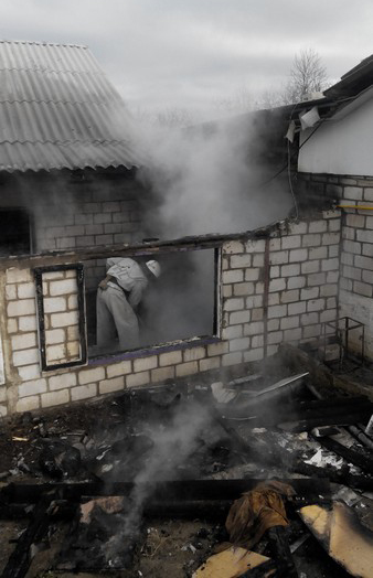В Тульчинському районі пожежа в прибудові до житлового будинку ледь не залишила людей без даху над головою