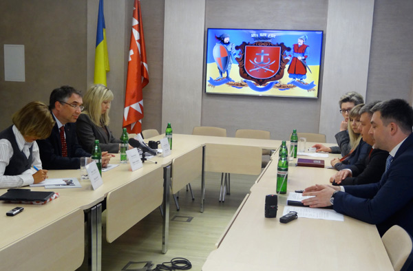 Посол Канади в Україні запросив вінницьких підприємців взяти участь у канадсько-українському економічному форумі