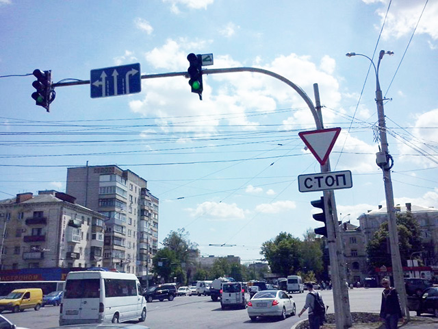 До кінця травня по вулиці Замостянській в районі РАГСу буде зроблено додаткову смугу руху