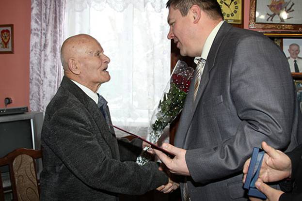 На Вінниччині зі 100-річчям вітали ветерана органів внутрішніх справ Степана Тіміосова