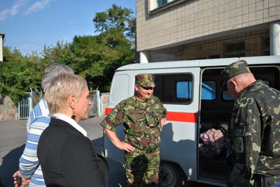 ТЦ «Магігранд» передав автомобіль швидкої допомоги для наших військових у зону АТО