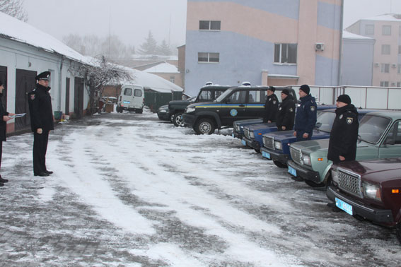 Шість відремонтованих службових "ВАЗів" передали поліцейським Вінниччини 