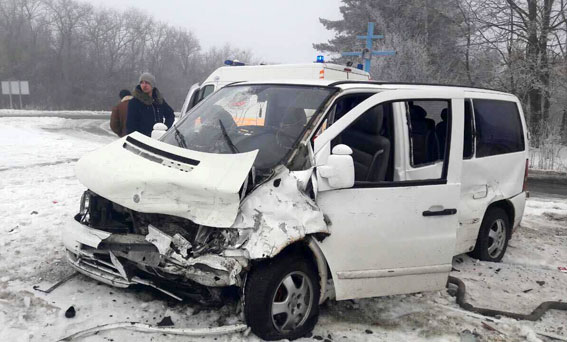В Хмільницькому районі сталась потрійна аварія - шестеро людей у лікарні