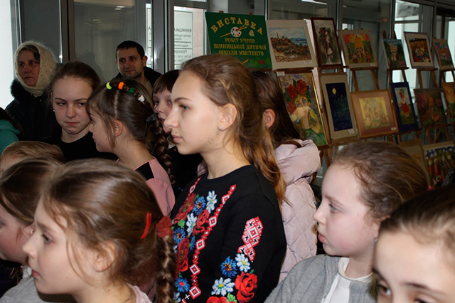 У Прозорому офісі на вул. Брацлавській можна побачити дитячі картини про життя Тараса Шевченка 