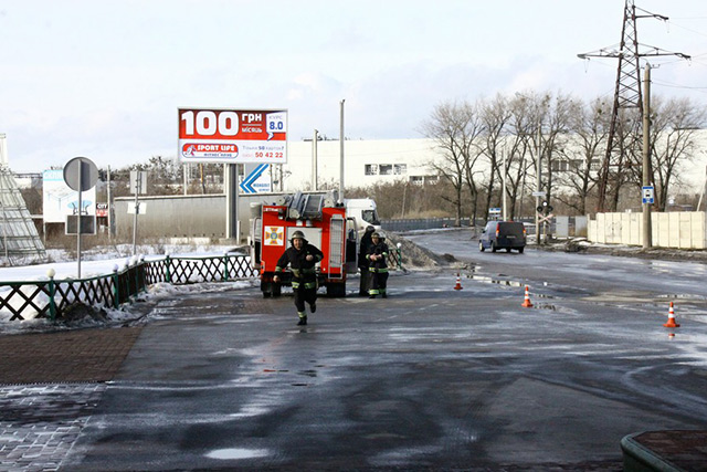 Вінницькі рятувальники ліквідовували умовну пожежу на одній з АЗС міста