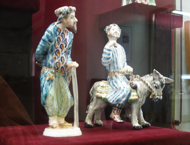 У Краєзнавчому музеї відкрилась виставка творів із порцеляни