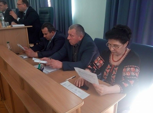 Сесія Вінницької обласної ради розпочалася з привітань та лялькової вистави