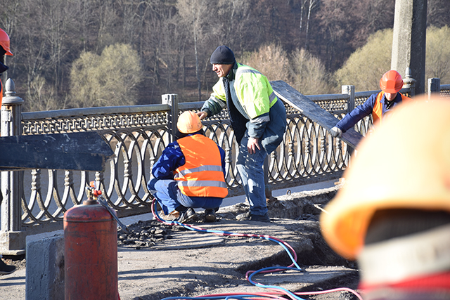 У квітні на Київському мосту розпочнеться реконструкція арок та заміна балок 