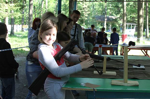 У таборі ім. Ю.Рябчинської серед дітей провели змагання зі стрільби з пневматичної зброї