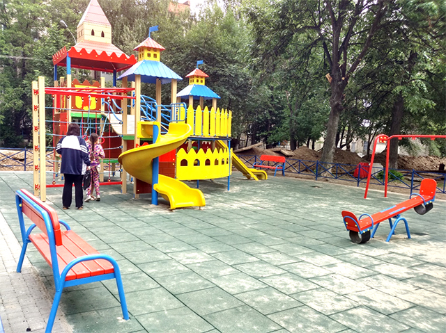 У Вінниці тривають роботи по облаштуванню двох дитячо-спортивних майданчиків: на Старомі місті та на Вишеньці