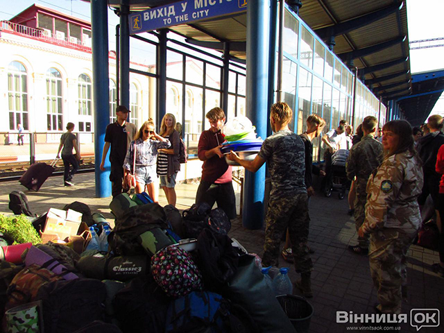 Більше сотні студентів та школярів з ріних куточків Украни приїхал до Вінниці Потягом Єднання