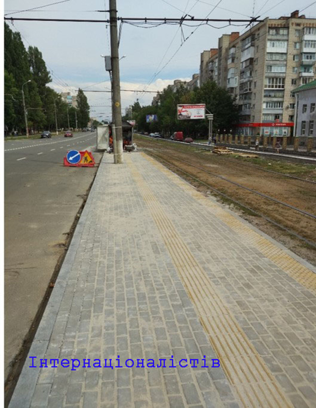 У Вінниці капітально ремонтують трамвайні зупинки по вулиці Келецькій