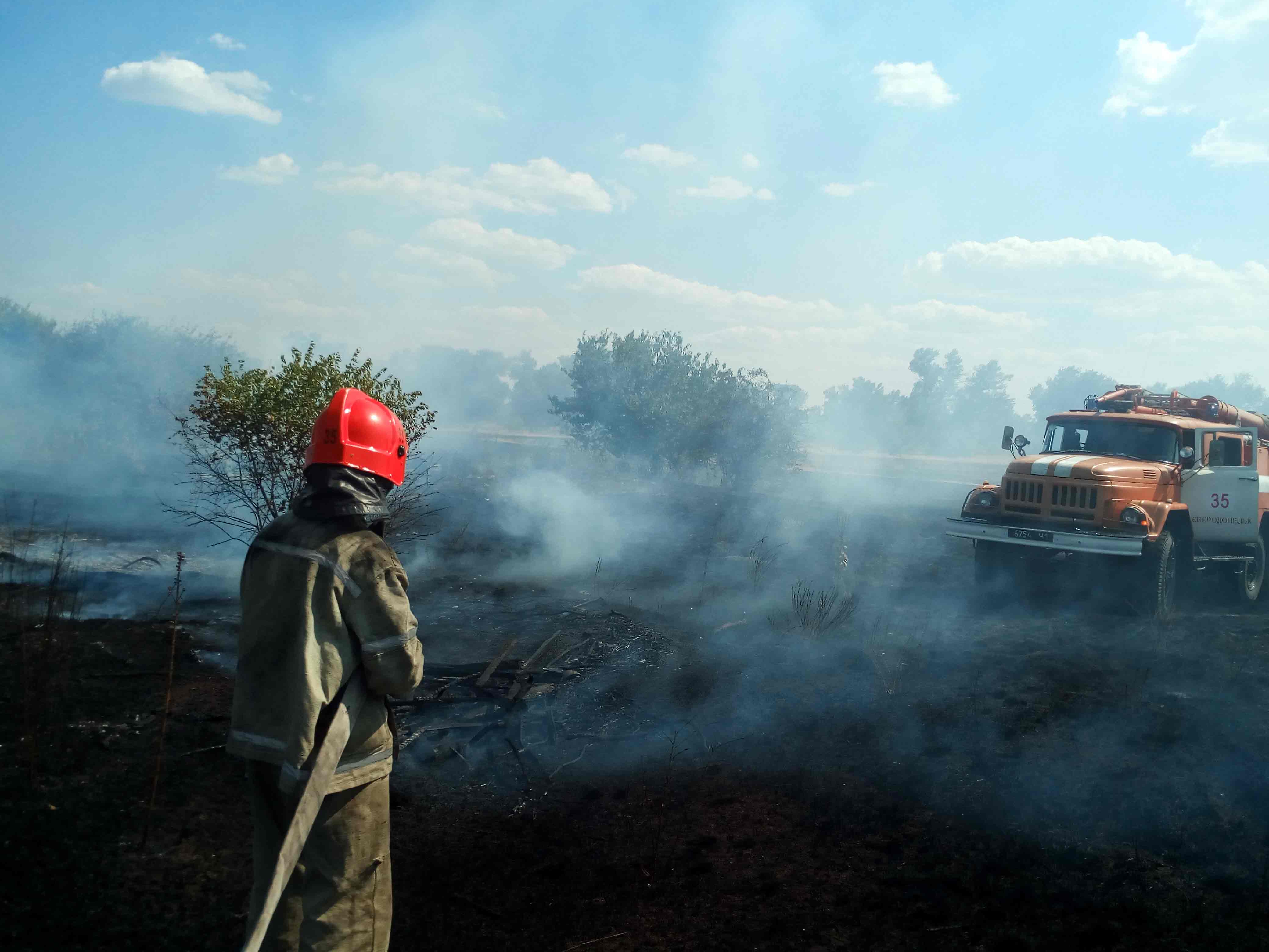 В зв'язку з найвищим рівнем пожежної небезпеки в країні, рятувальники просять не провокувати пожежі в екосистемах 