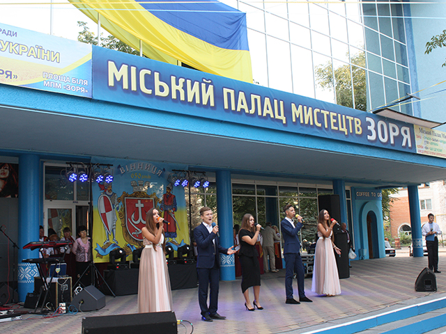 Творчі колективи  "Зорі" влаштували концерт до Дня Незалежності України
