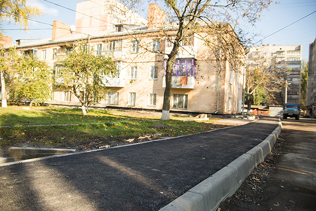 Цього року в районі вулиць Київської та С.Зулінського виконано капремонт більше 15 дворів багатоквартирних будинків