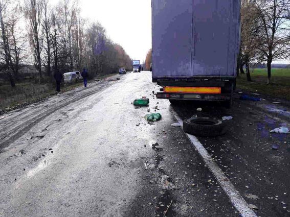 На Вінниччині через спробу обгону на трасі в ДТП потрапило три авто - є загиблі