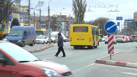 У Вінниці поліцейські "полювали" на пішоходів, які порушують правила дорожнього руху