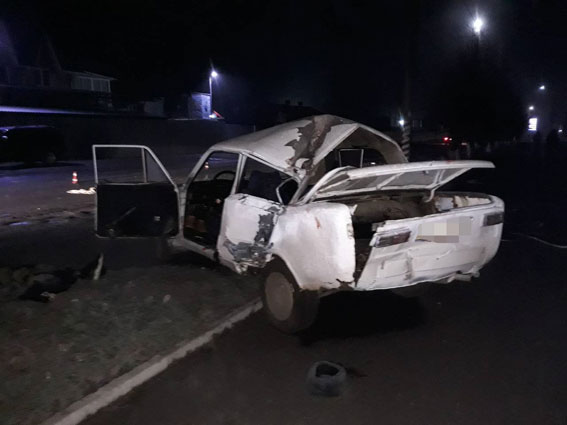 В Калинівці водій на "копійці" врізався в стовп - загинув пасажир, молодий військовий