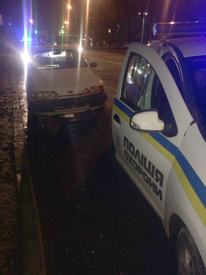 Вінницькі поліцейські затримали нетверезого водія, який допустив наїзд на пішоходів та втік 