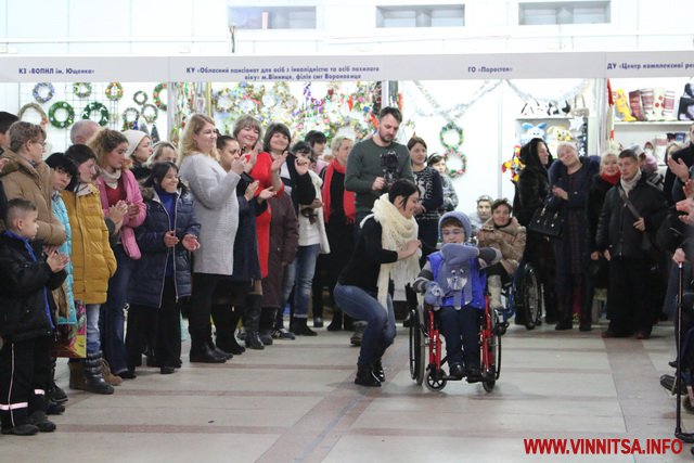 У Вінниці відкрили ювілейну виставку новорічних подарунків «Руками створена краса»