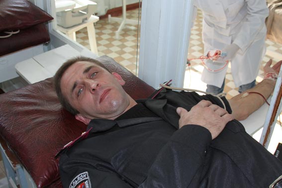Вінницькі міліціонери здали кров для поранених в АТО армійців 