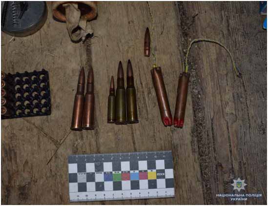 У вінничанина, який викликав поліцейських з приводу крадіжки, виявили арсенал боєприпасів