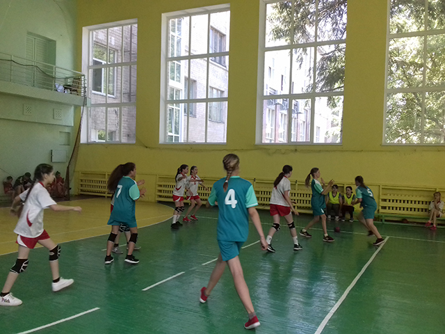 В міському Палаці дітей та юнацтва відбувся обласний чемпіонат з гандболу серед дівчат