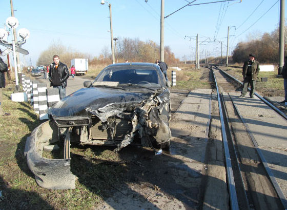 Біля Жмеринки автомобіль "Деу Сенс" потрапив під потяг