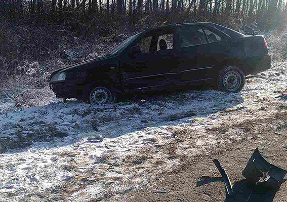 В Калинівському районі на узбіччі дороги водій ВАЗу насмерть збів чоловіка, який ремонтував своє авто