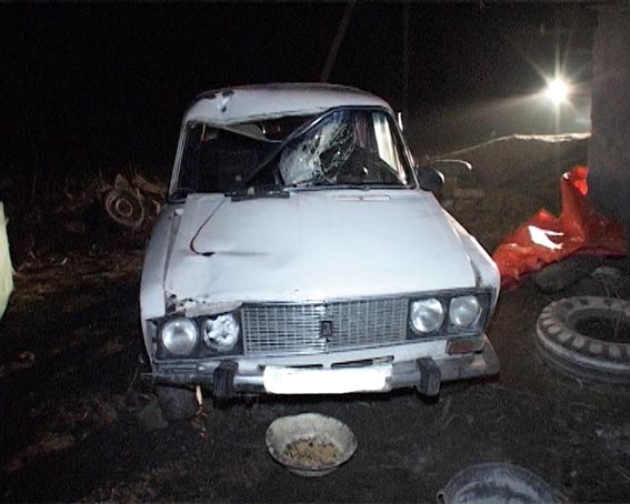 В Ямполі п’яний водій насмерть збив двох людей та втік з міцся аварії