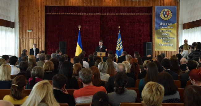 Влада зробить все для вирішення проблем Донецького університету - Президент