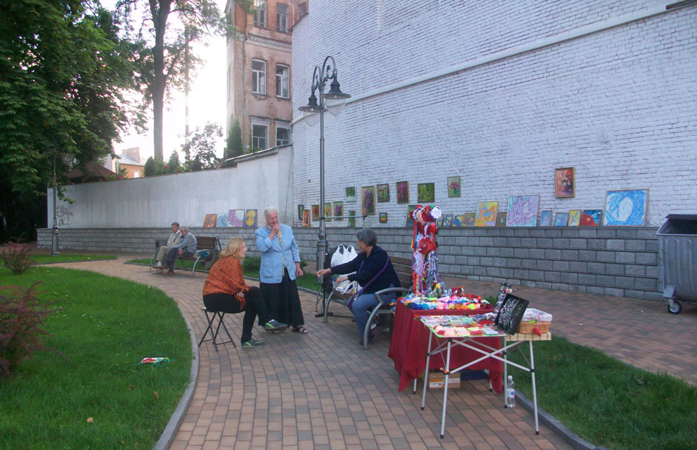 14 червня 2014 року проект «Мистецькі вихідні» розважав своїх юних учасників та приготував приємний сюрприз бабусям 